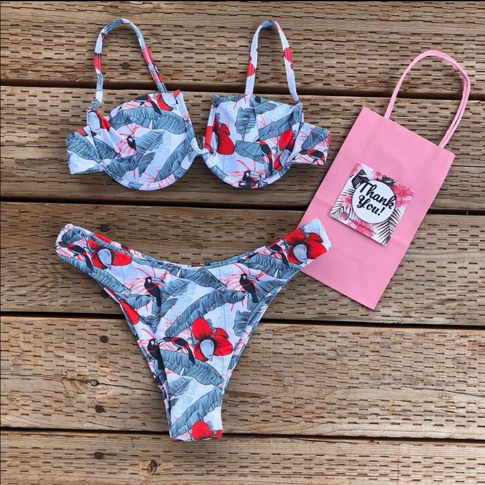 NEW FLORAL V-wired two piece bikini